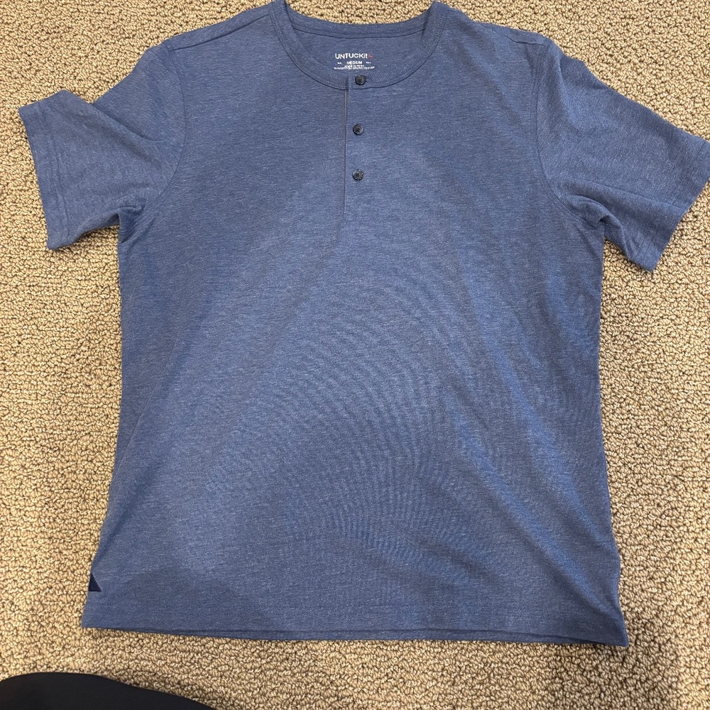 Untuckit men’s shirt